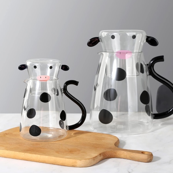 Cow Print Karaff Set, Cartoon Cow Clear Glass Nattvattenkaraff Set med tumlare, kanna och kopp set för att hålla juice (1800ML)