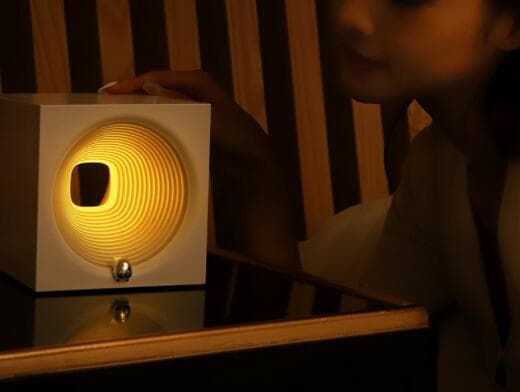 Stemmeaktivert Bluetooth-modell USB nattlampe ved sengen White