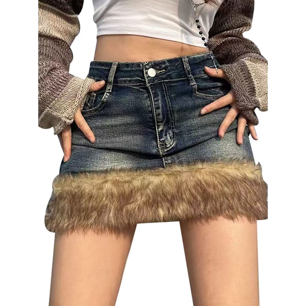 Damjeanshortskjort med rå kant, hög midja och fickor S