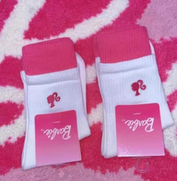 Fire par med rosa midtkalfsokker Four Pairs