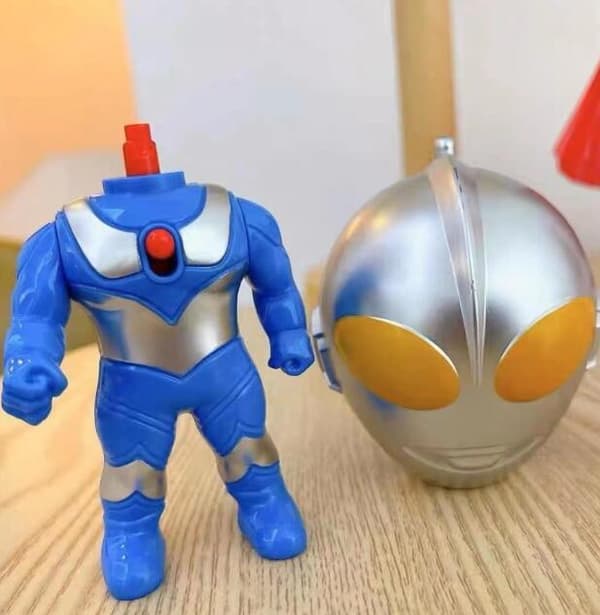 2 stk. Ultraman Lysende Spinnende Gyro Two