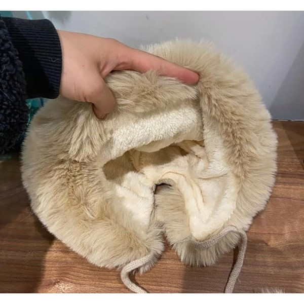 Vintermössa i fluffig stickning för kvinnor White
