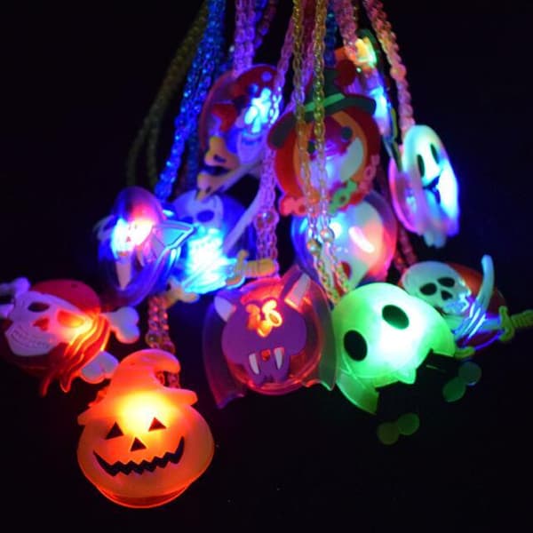 4 stk Halloween-halskjeder med LED-lys for barn Four