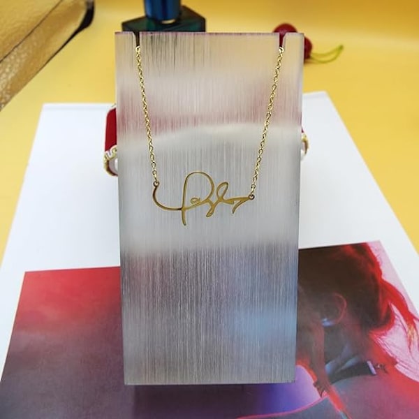 TS-inspirerat Halsband för Kvinnor SWIFTIE Gold Signature
