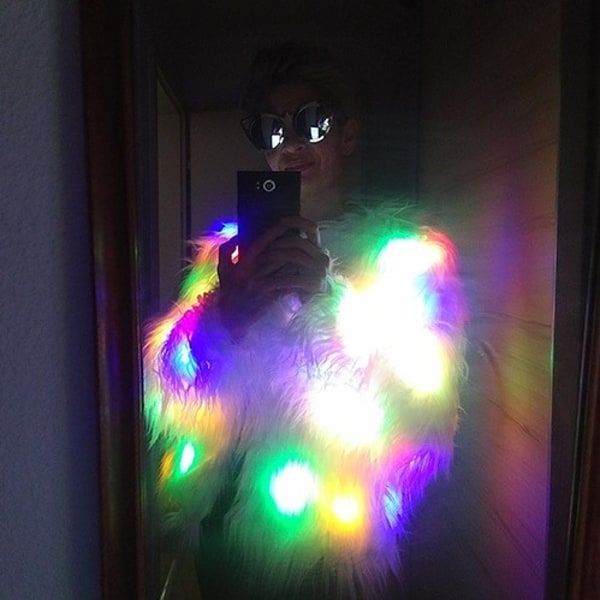 Ljusande Pälsjacka för Kvinnor Regnbågsglittrande LED Pälsjacka M