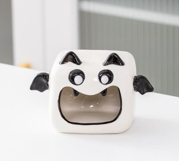Halloween-luuranko-kynttiläkeramiikka-koriste White Bat