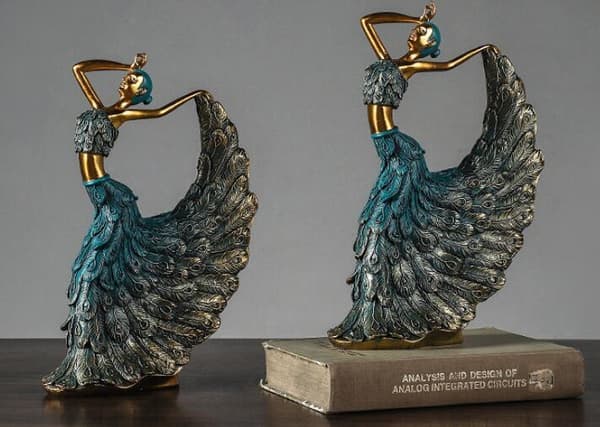 Påfugldanserstatuette for hjemmekontor og skrivebordsdekorasjoner silver
