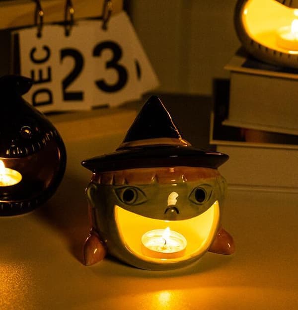 Halloween-luuranko-kynttiläkeramiikka-koriste Witch