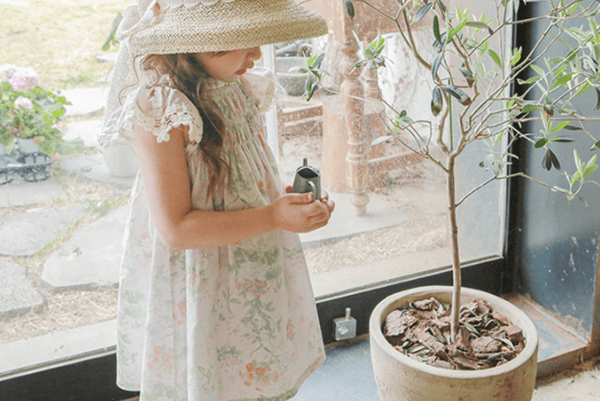 Nya blommiga klänningar med elastiska spetsärmar för barn white 90