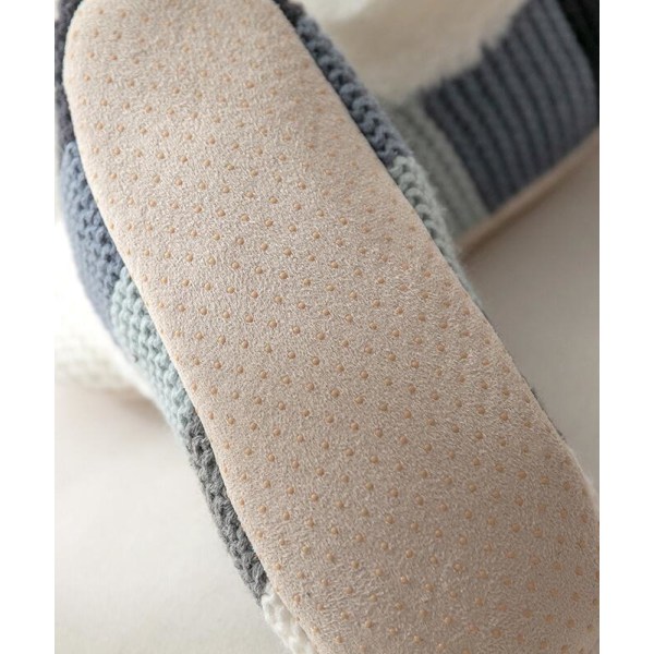 Ett par Sleep Socks Halkfria mattstrumpor Blue