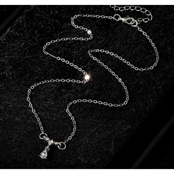 Halsband med droppformat zirkonhänge för kvinnor Silver