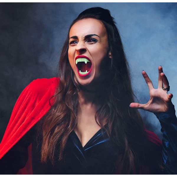 10 stycken glödande Halloween vampyrtänder