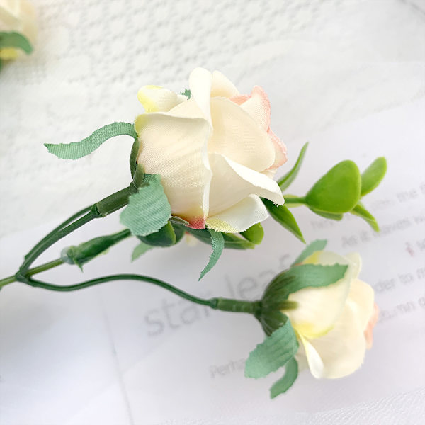 Simulering Rose 5 Branch Artificiell Rose Flower Red