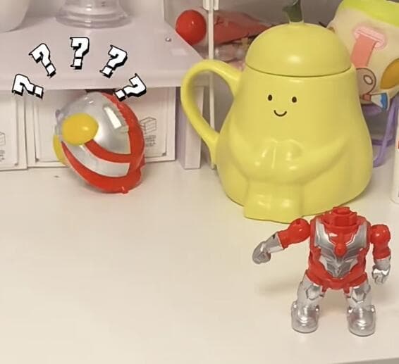 2 kpl Ultraman-valaisimia pyöriviä gyroskooppeja Two