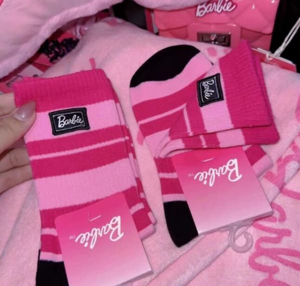 Fire par med rosa midtkalfsokker Four Pairs