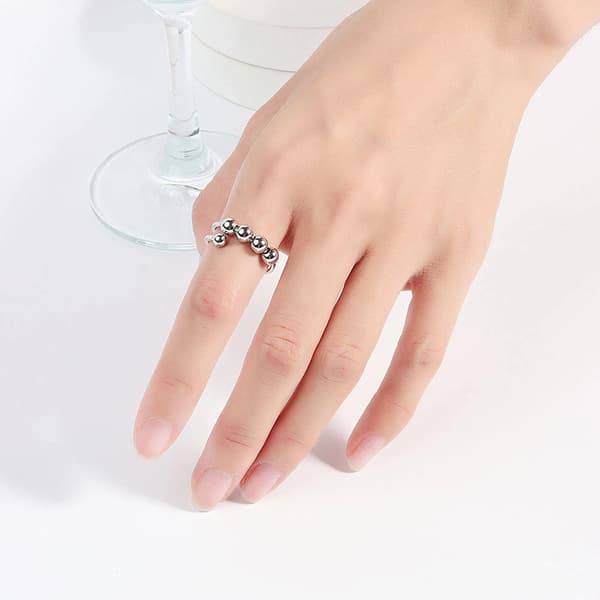 Justerbar Fidget Ring for Kvinner i Rustfritt Stål, Fingerringtilbehør med Roterende Perler for Massasje og Stresslindring Silver