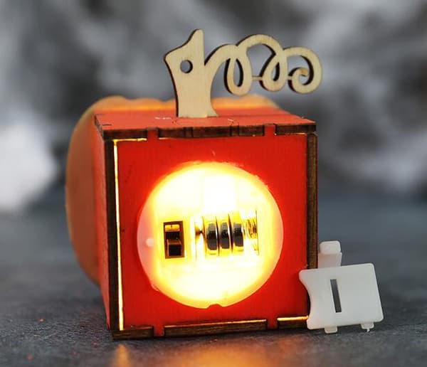 Halloween LED Trelysende Spøkelsesansikt Gresskarlys Style 2