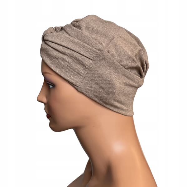 Turban Sara lysebrun sweaterhue til efteråret selv efter kemoterapi