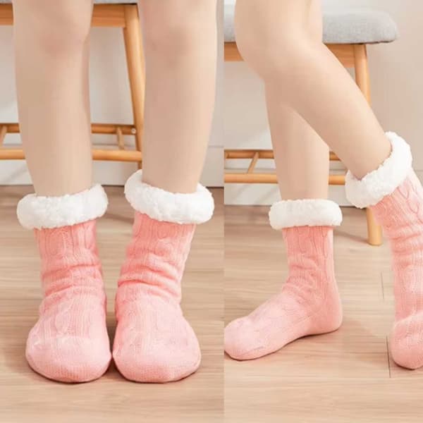 Furry varma stickade socktofflor med halkfri rosa