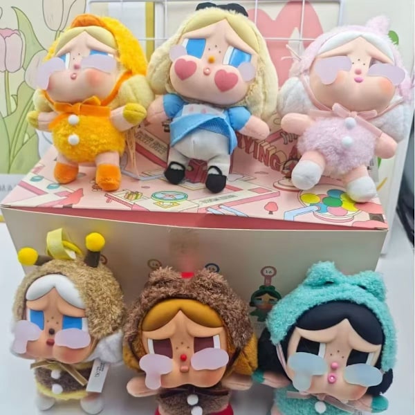 1-pak - Plysblindboks, Crybaby-dukke, actionfigur med tilfældigt design, samlerlegetøj