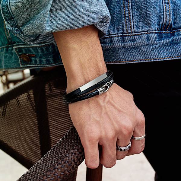 Flätat läderarmband för män svart