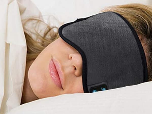 Sovemaske med Bluetooth-hodetelefoner