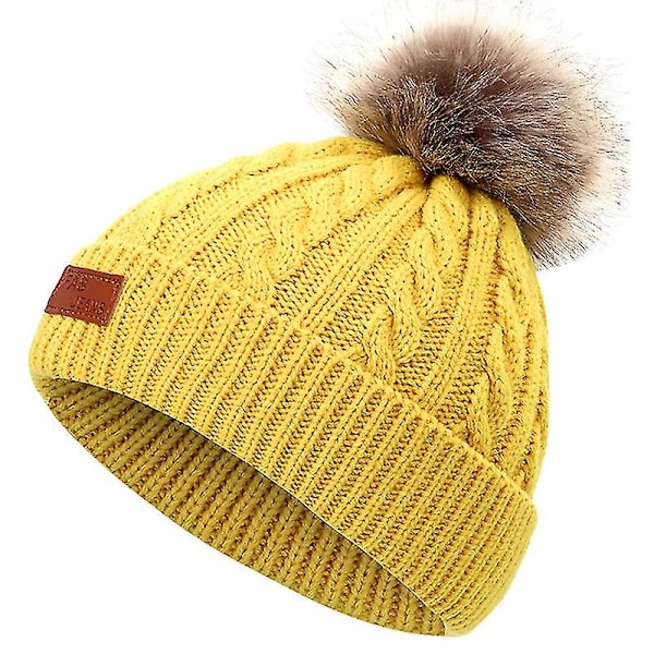 Pikkulapselle neulottu beanie-pipo irrotettavalla pom-pomilla