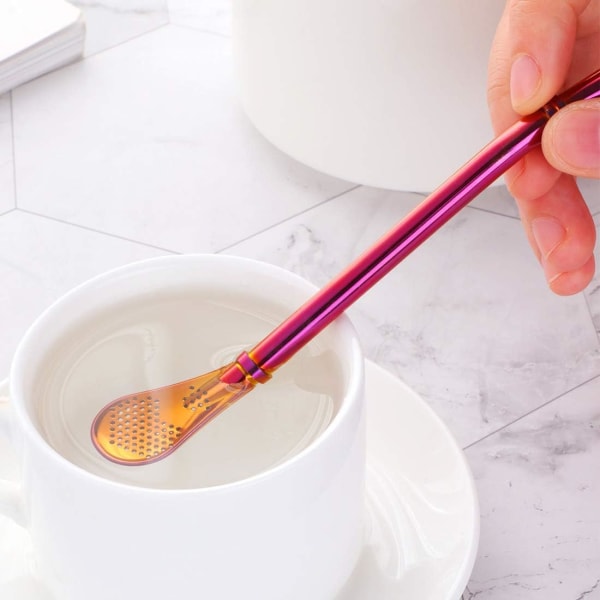 Ruostumattomasta teräksestä valmistettu lusikallinen teekannu siivilä 8 uudelleenkäytettävää pilliä 2 puhdistusharjaa.