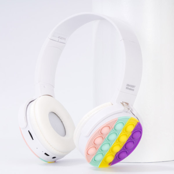 Peliheadset, stereoympäröivä ääni, melunvaimennusmikrofoni ja valot