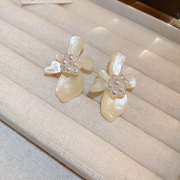French silver small fresh pearl earrings flower design sense earr