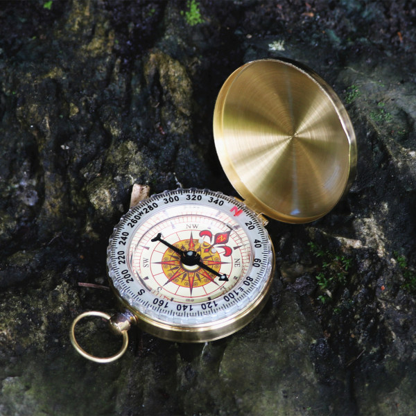 Multifunktionell klassisk kompass i zinklegering för vandring, camping, M