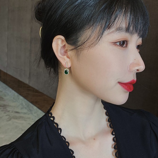 Små smaragdörhängen kvinnliga temperamentörhängen 2022 nya mode
