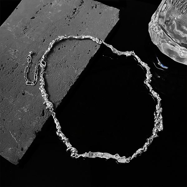 Oregelbunden plisserad vridhalsband, nytt halsband, julklapp, present