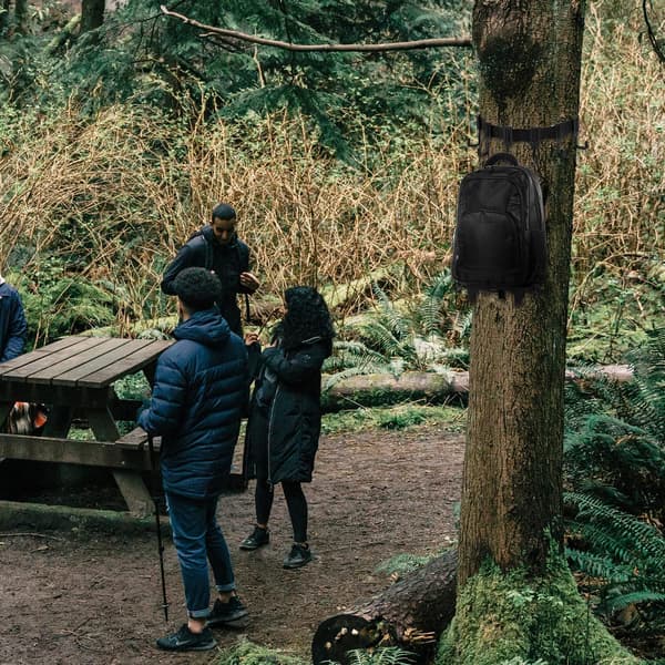 Puunauhan pidike, musta räikkäkiinnityshihna koukulla metsästykseen