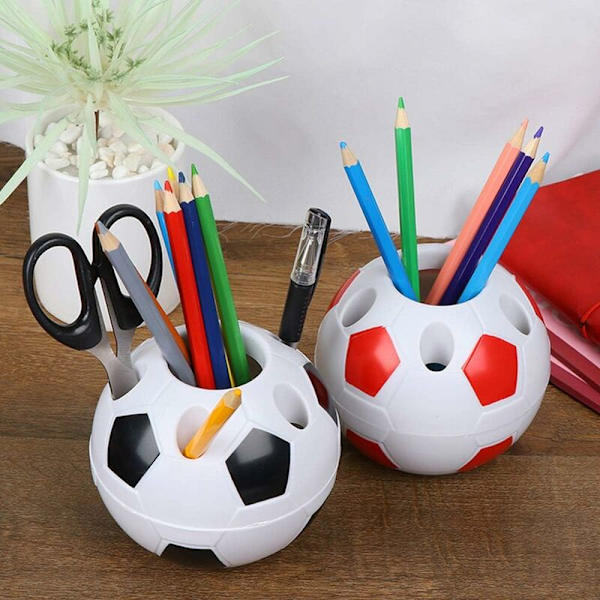 Kreativ fotbollspennhållare Multifunktionell fotbollspenna skrivbord Porös design, 2 stycken (svart, röd)