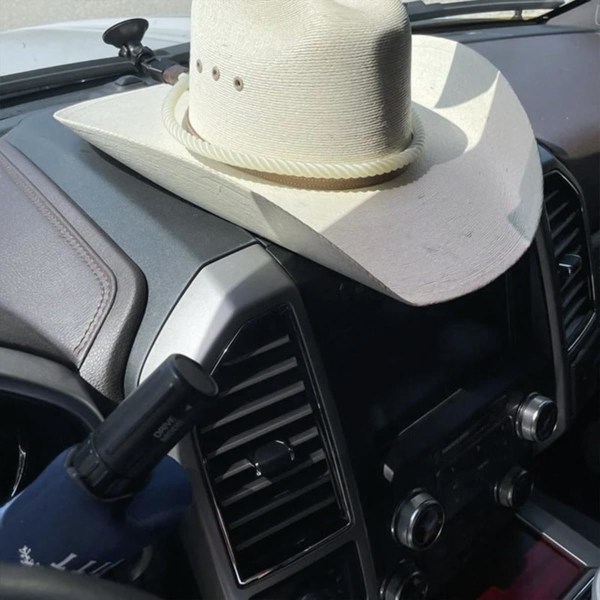 Hatun pidikkeet autoon, Cowboy Hat Holder Rack imukupilla ja H