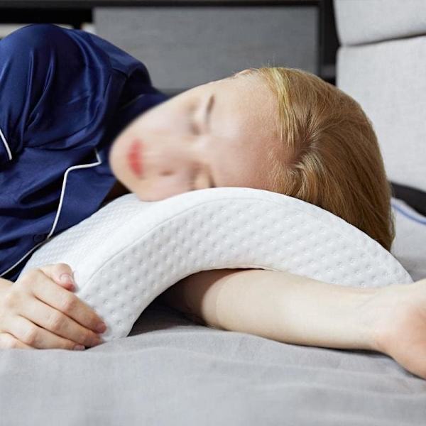 U-formad böjd kudde för sovande handkudde ihålig nackkudde