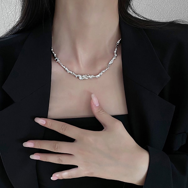 Oregelbunden plisserad vridhalsband, nytt halsband, julklapp, present