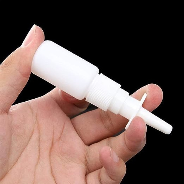 1 tom plastsprayflaska med vit kork 5ml