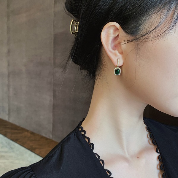 Små smaragdörhängen kvinnliga temperamentörhängen 2022 nya mode