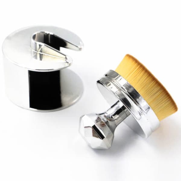 Oval Makeupborste perfekt för Foundation / Löspulver Silver Silver