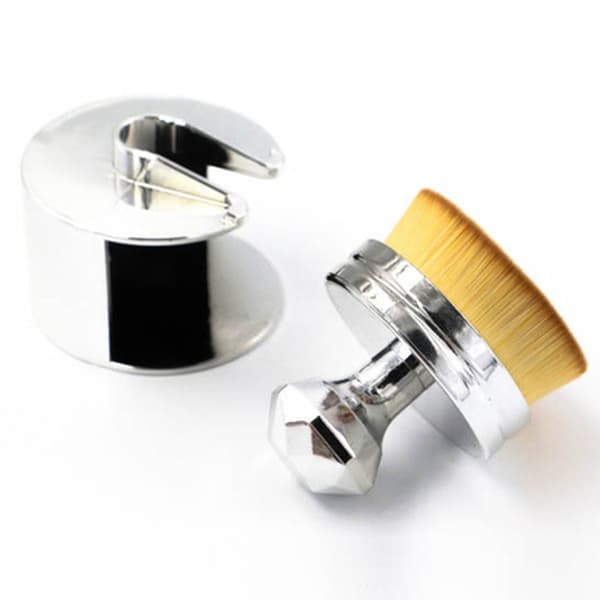 Oval Makeupborste perfekt för Foundation / Löspulver Silver Silver