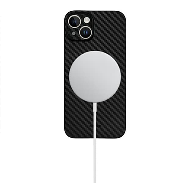 IPHONE 15 PRO DEKSEL Karbonutseende Svart
