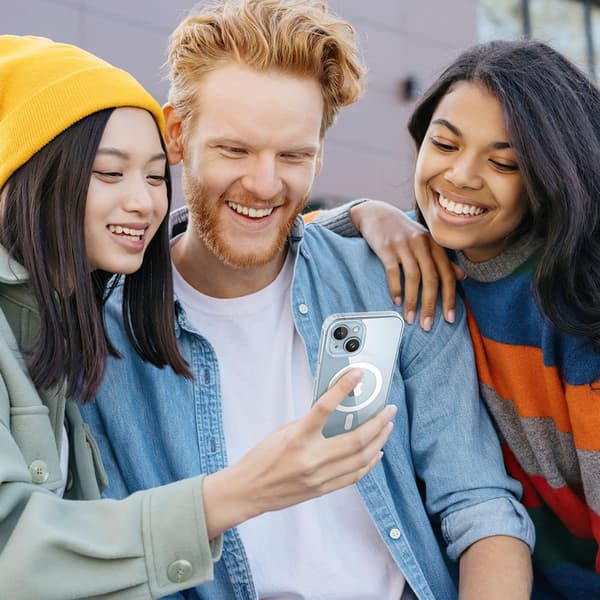 iPhone 15 - Skyddande Magnetiskt Skal Genomskinlig