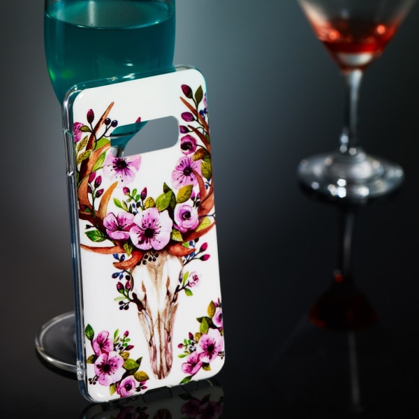 Luminous Glow Pattern Printing TPU Case for Samsung Galaxy S10e - Flowered Elk Black