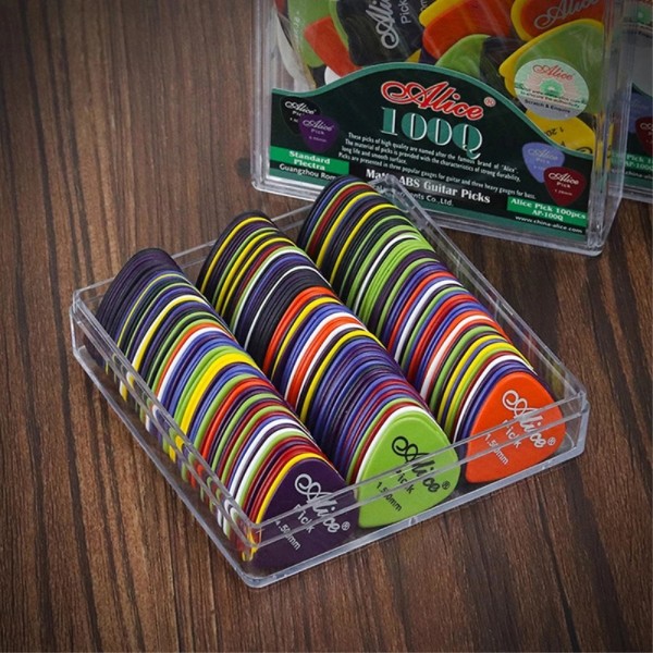 50 plektrum med boks for elektrisk & akustisk gitar Multicolor