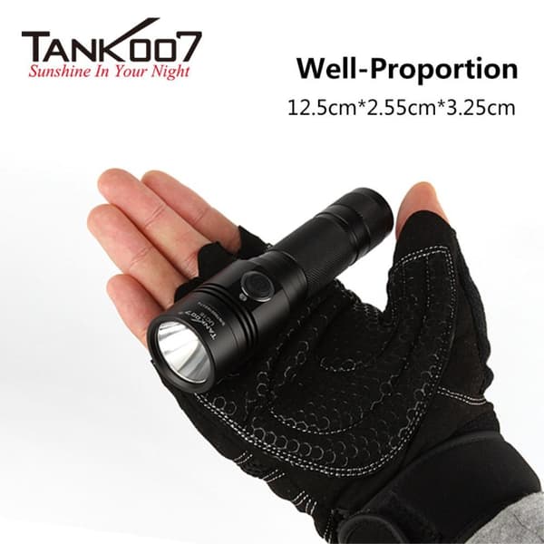 TANK007 UC16 700 Lumen USB-oppladbart lommelykt Black