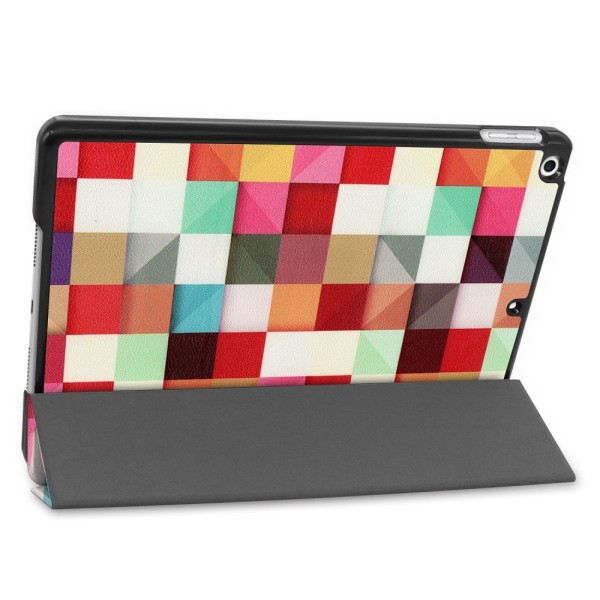 Apple iPad 10.2 Mønster PU Trifoldet Stand Tablet-Taske - Farver Multicolor