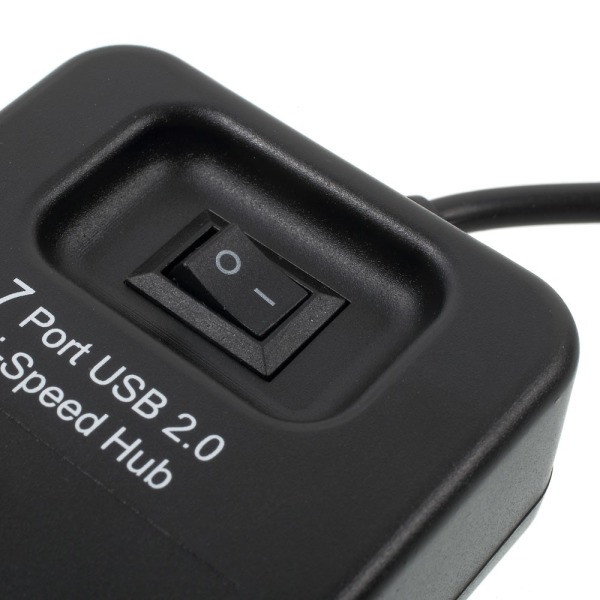 Kannettava 7-porttinen USB 2.0 keskitin 1m kaapelilla ja virtakytkimellä - musta Black
