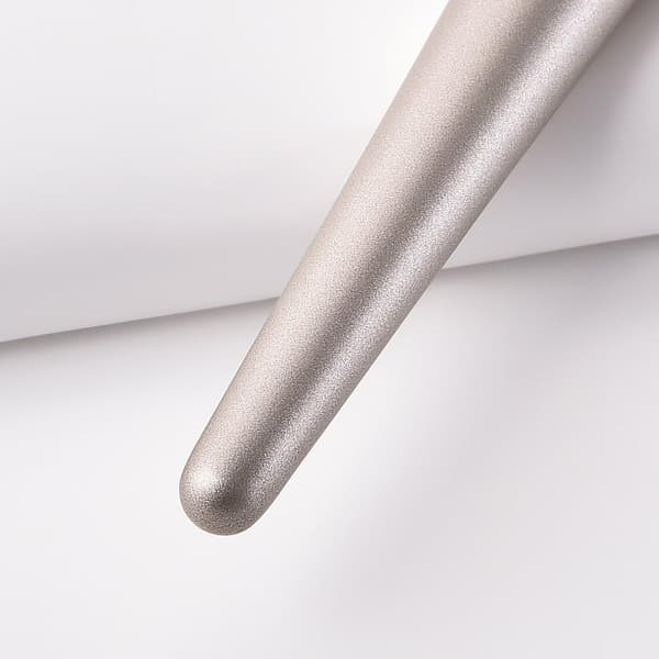 Vinklet Champagnefarget Flytende Foundation/Rouge/Ansiktspudder/Ansiktskontur Blending Buffer Sminkekost